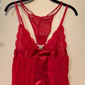 SEXY WOMEN’S VICTORIA’S SECRET BABYDOLL SET.